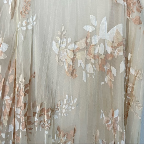 NWT Vince Natural Burnout Floral Silk Like Pleated Midi Skirt in Cream Size 12 - Picture 8 of 10